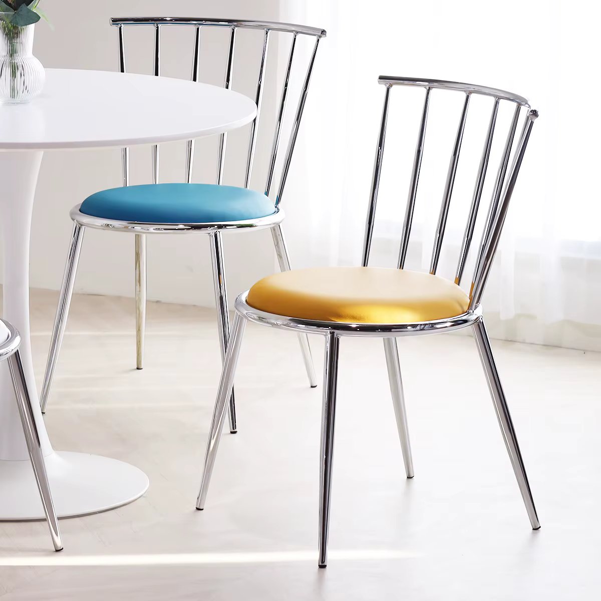 Castella Silver Cafe Interior Vendor Mead Century Dentiest Table chair (Fit)