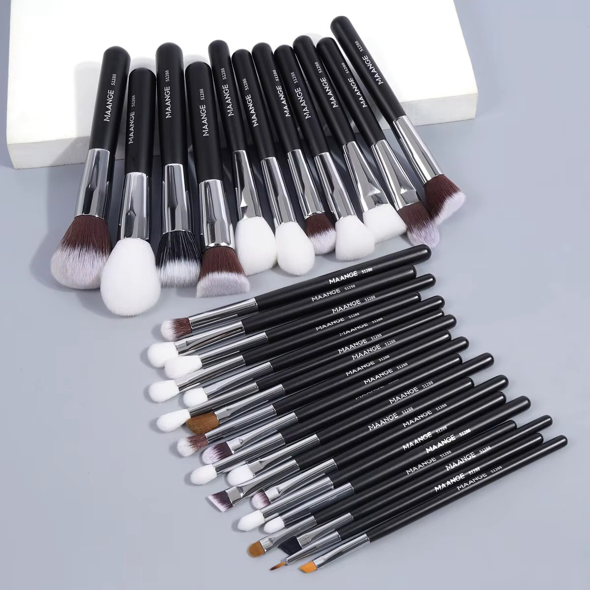 30PCs Professional Makeup Brushes Set Cosmetic Beauty Tools Foundation Eyeshadow Concealer Blend Brushes Fluffy Bristle Powder
