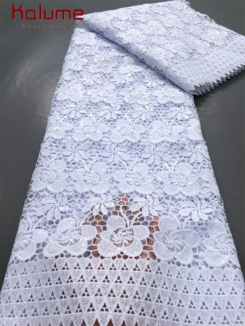 13White Lace
