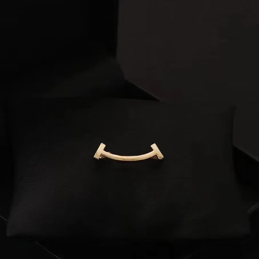 Exquisite Smile Anti Slip Buckle Brooches for Women Enamel Pins Sweater Cardigan Clip Coat Summer Dress Jewelry