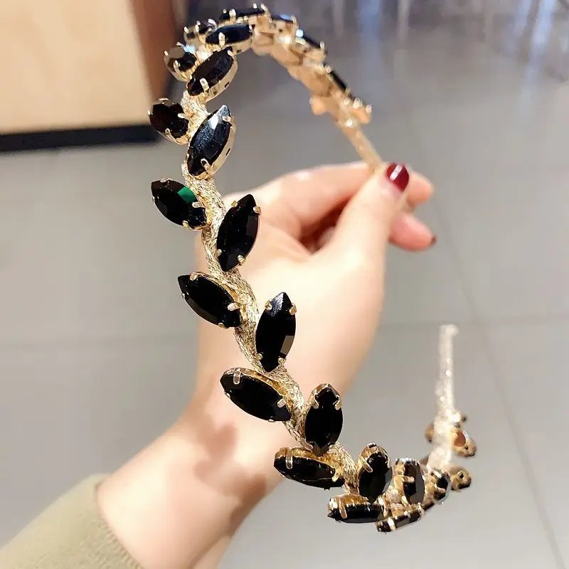 Black crystal leaf