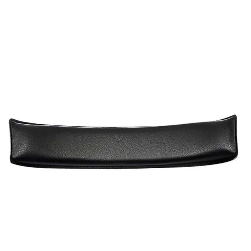 A black head beam
