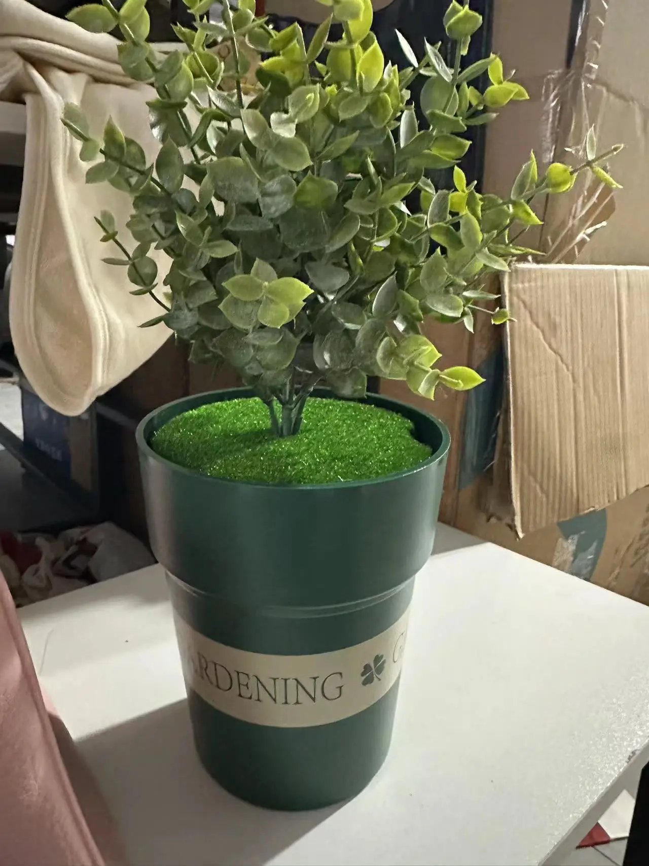 GR With Plastic leaf