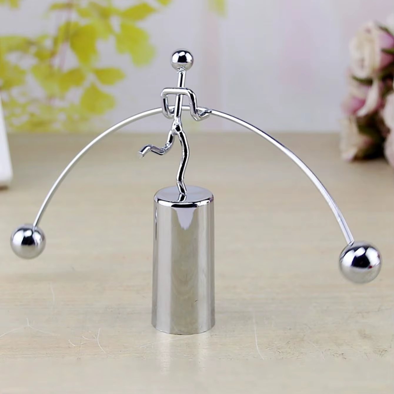 1pc-Creative balance ball swing weightlifting small iron man does not fall the small man decoration tumbler fun ornaments