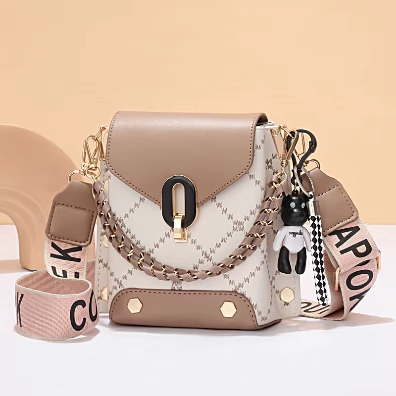 Fashion Letter Crossbody Bag Korean Simple Bear Wide Women's Bag Patchwork Commuter Bag Checkered Metal Decoration PU Material