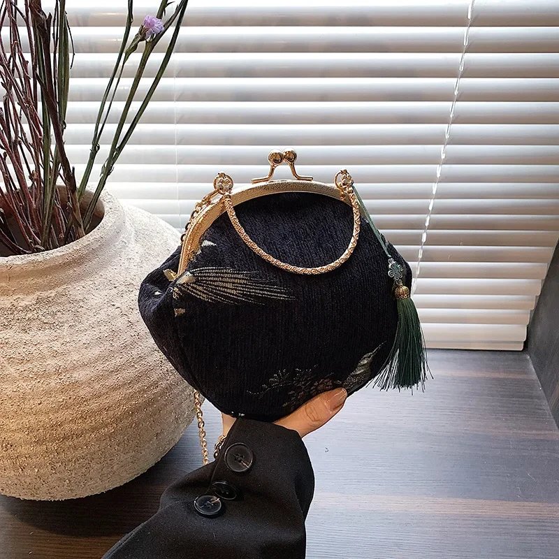 2024 Summer New National Style Hand Carry New Chinese Bag Women's Summer Fashion Embroidered Shell Bag Trend Messenger Bag