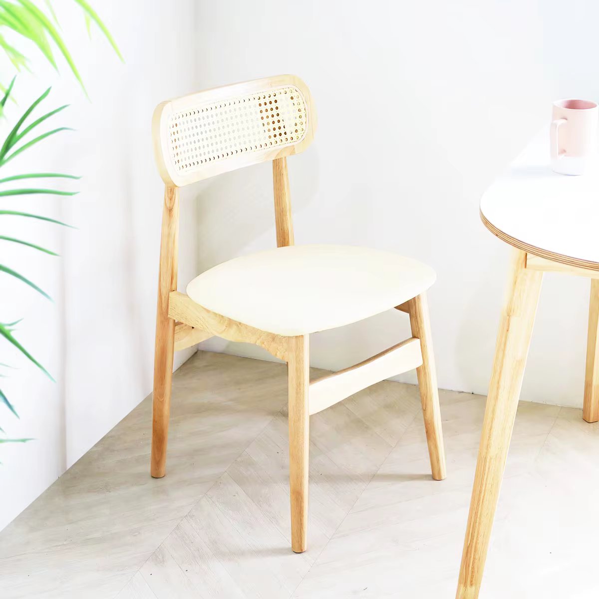 Po Po Ud Rattan chair with rubber wood 100% circle neck chair (fire)