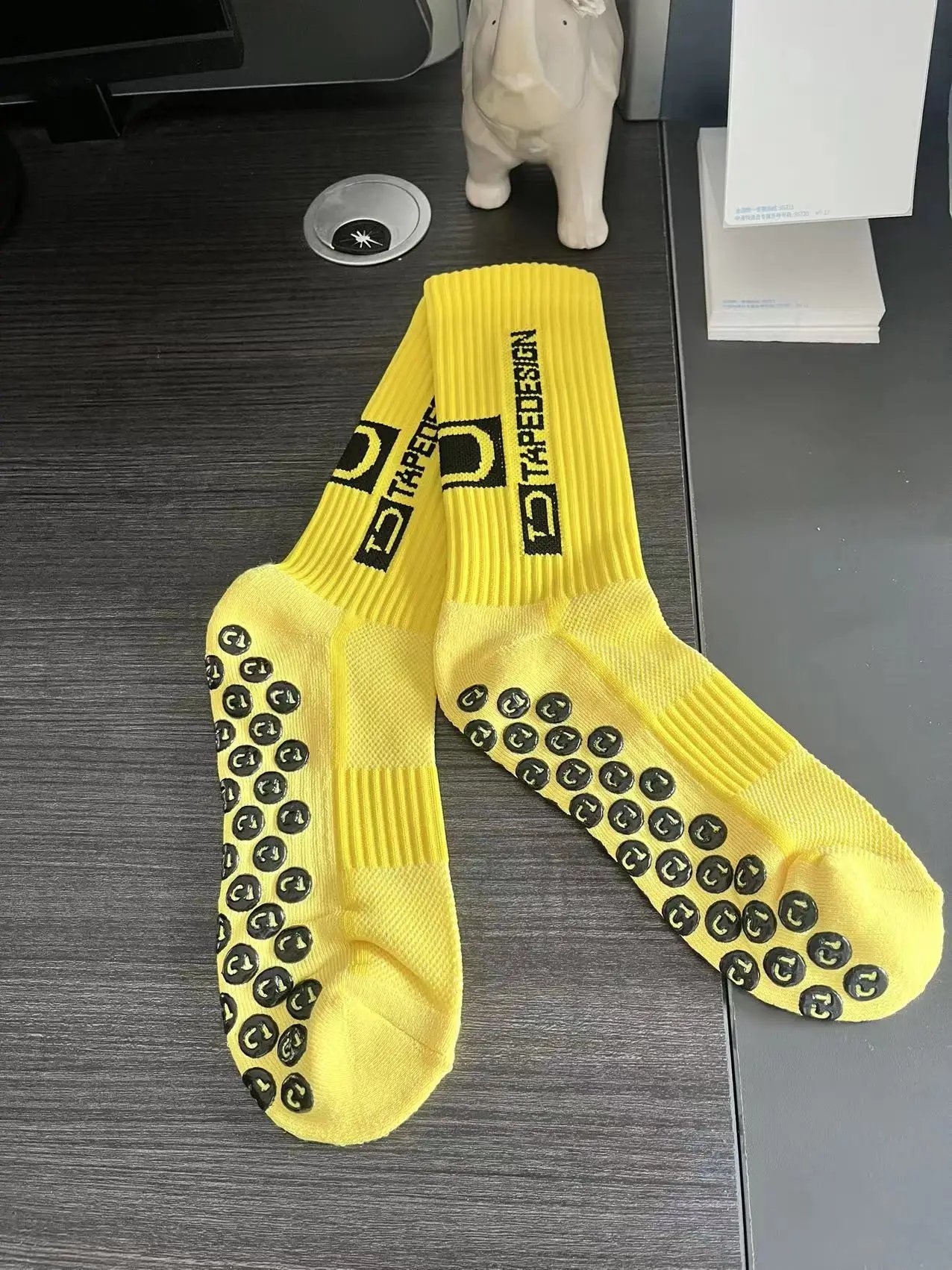 socks yellow