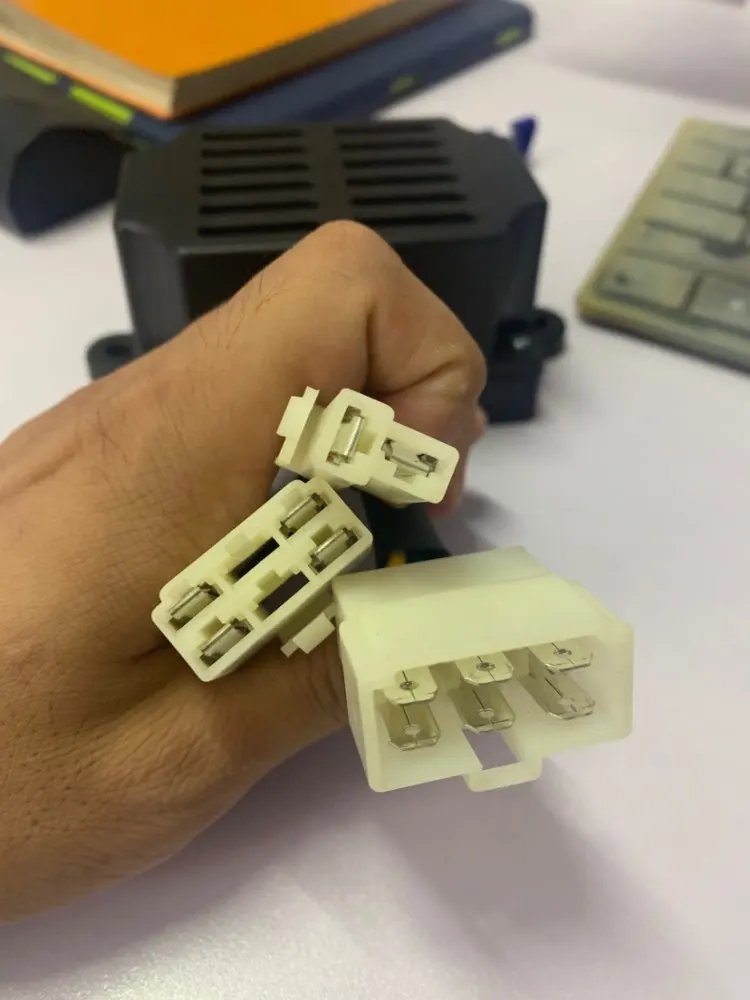 12 wires  3plugs