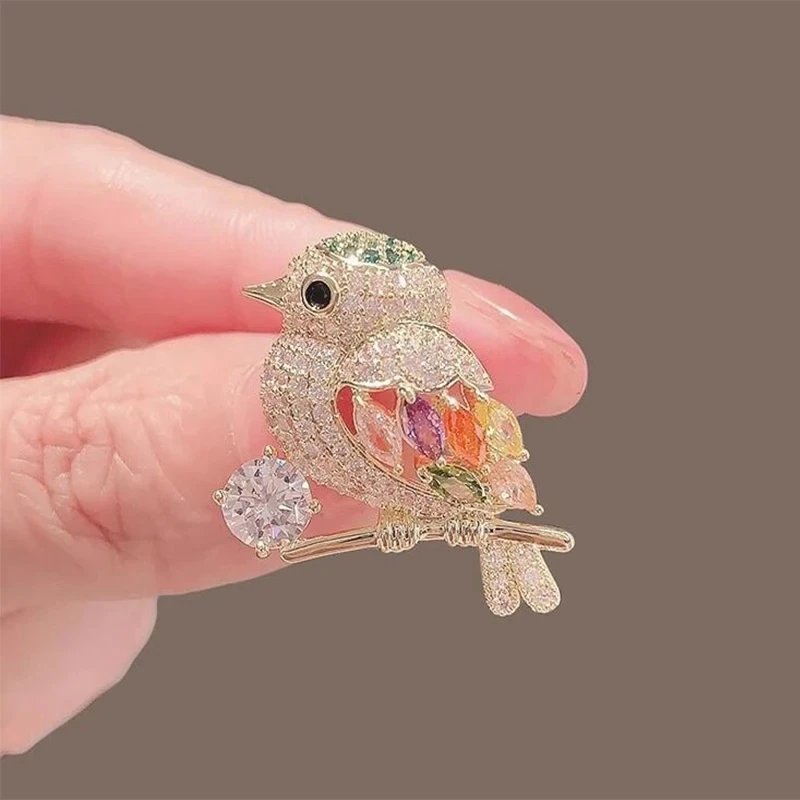 Fashion Creative Glasses Frame with Tassel Link Chain Brooches for Women Girls Cartoon Backpack Clothes Badges Corsage Jewelry