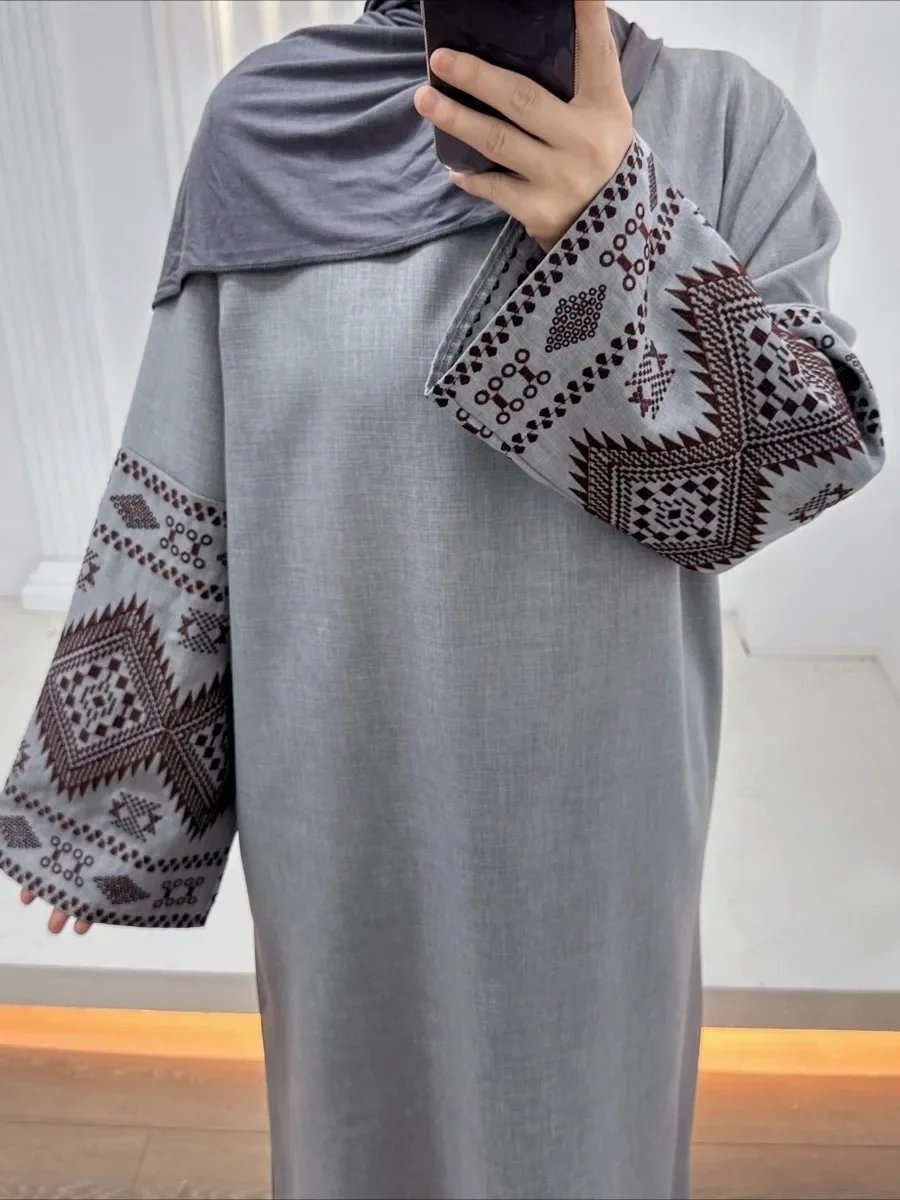 GRAY