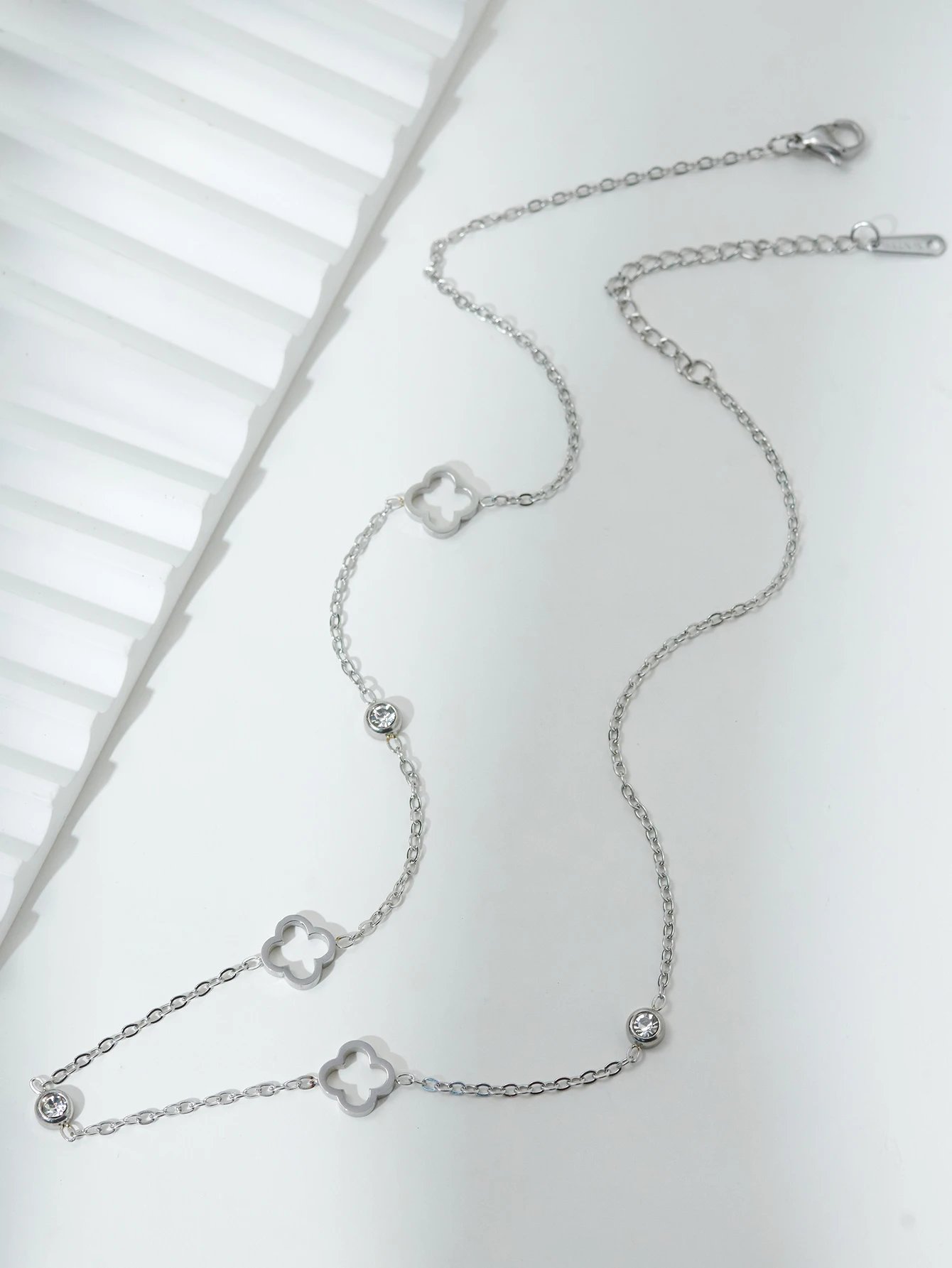 1Pcs Simple Stainless Steel Golden Steel Necklace Women Clover Three Flowers Three Diamonds Necklace Suitable for female friends