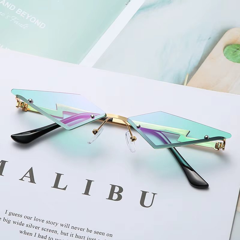 Luxury Fashion Narrow Sunglasses Irregular Diamond Cutting Sunglasses Personality Street Shoot Sun Glasses Female Eyewear UV400