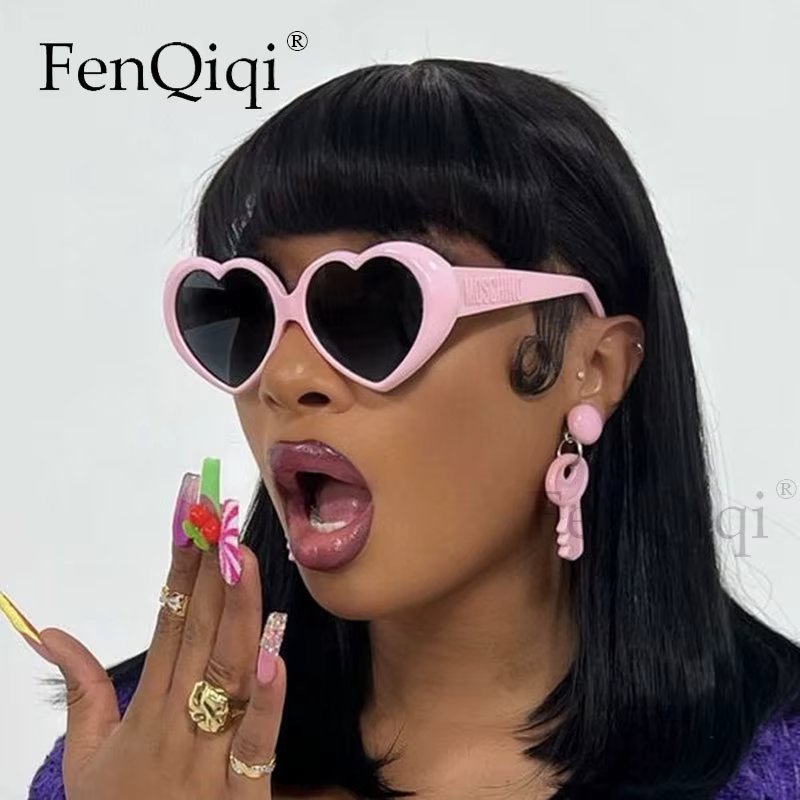 Fashion Ladies Oversized Frame Eyewear New Love Shape Iridescent Shade Luxury Designer Women's Heart Gradient Sunglasses Women