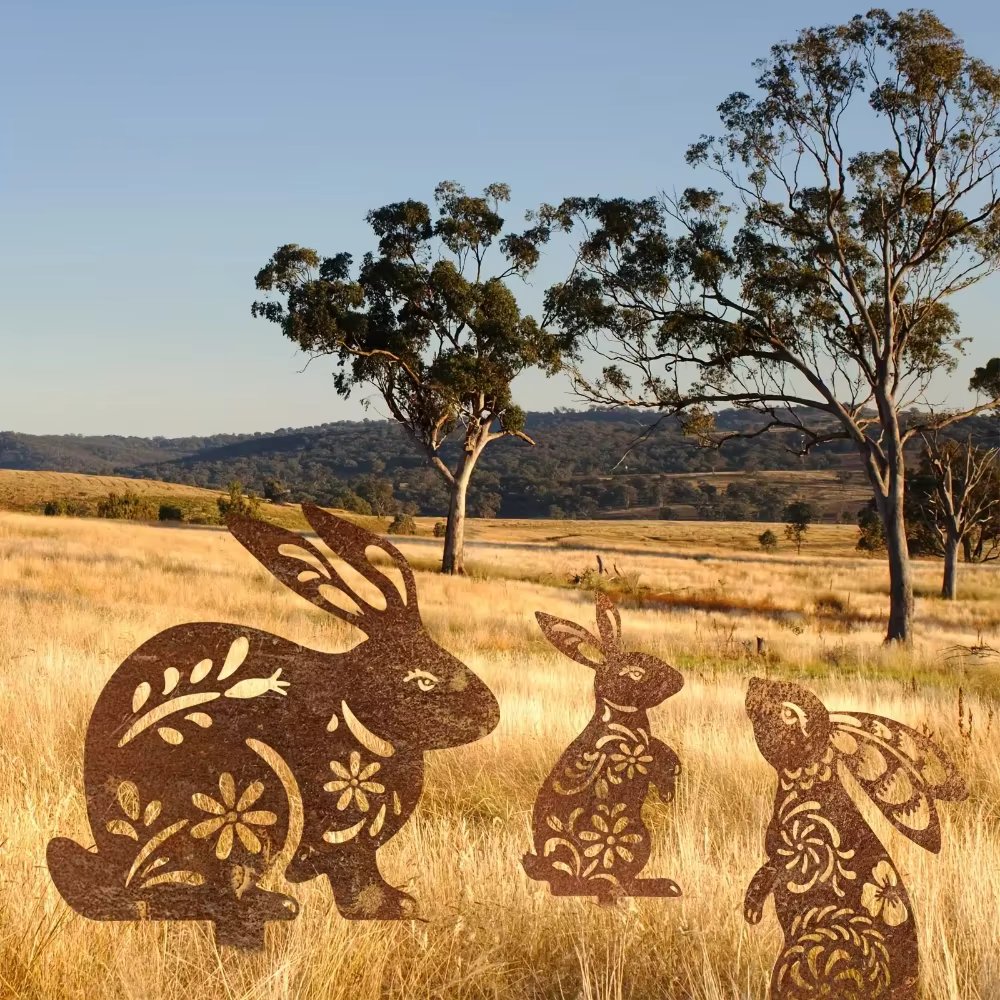 Rustic Metal Rabbit Garden Stake: Charming Rusty Finish for Outdoor Decor, Perfect for Your Backyard, Patio, or Farm!