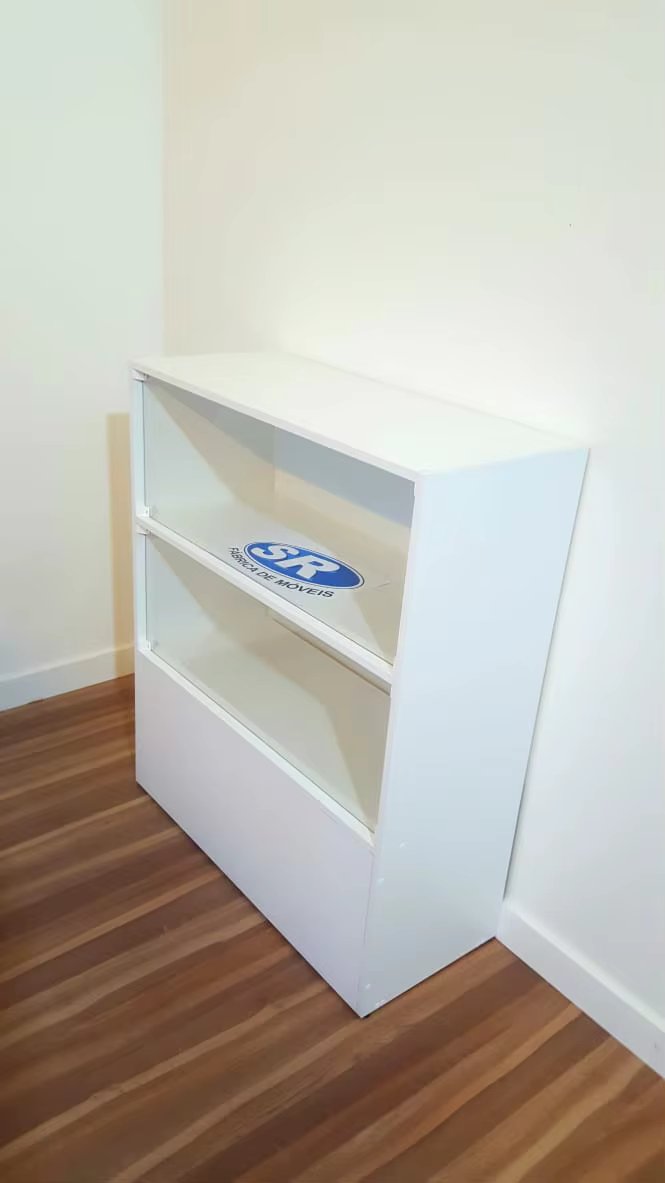 Counter Showcase Reception Service Shop Gifts Jewelry