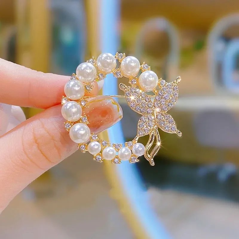Rhinestone Cat Brooch Women Cute Animal Backpack Badge Funny Kitten Pin Fashion Crystal Animal Corsage Accessories Lapel Pins