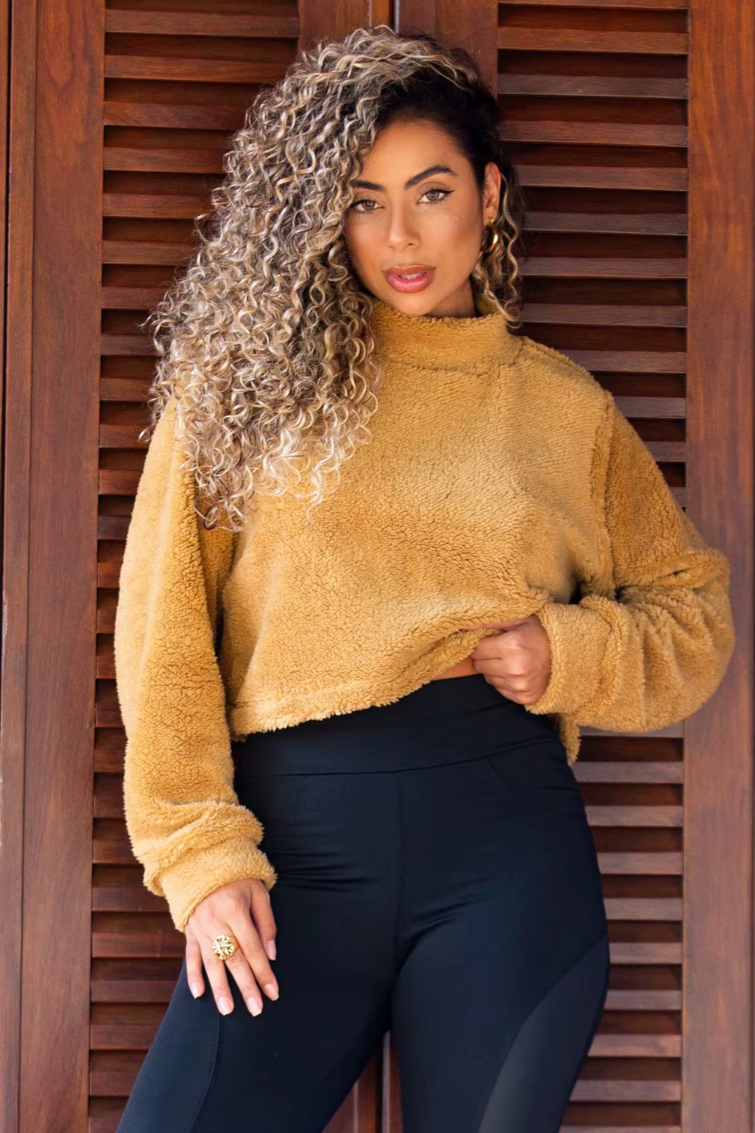 Cropped Long Sleeve Teddy Pelinho High Khaki Cropped Blouse