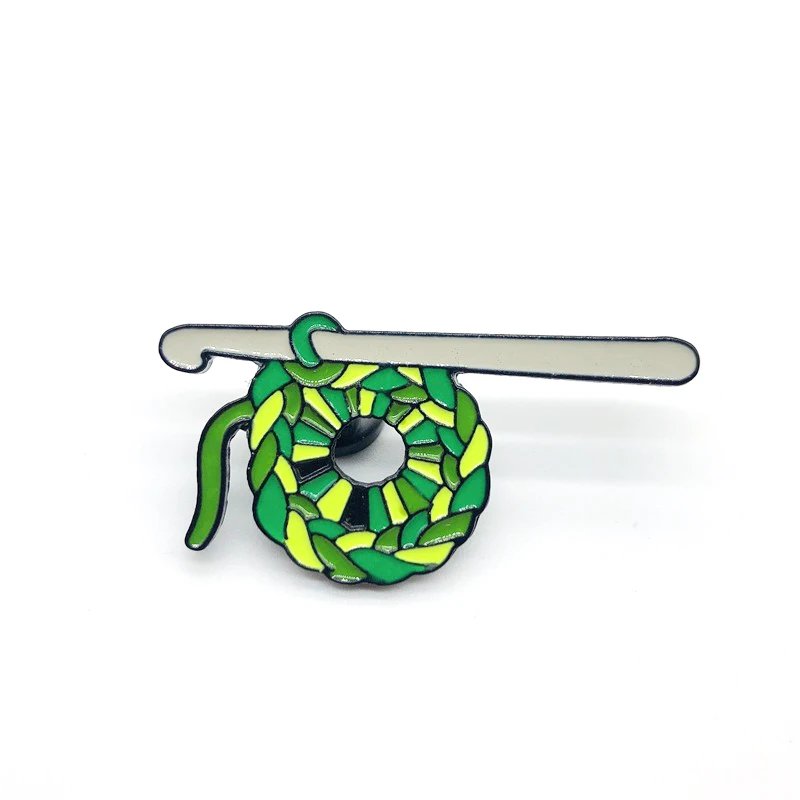 Cartoon Fun Yarn Knitted Sweater Colored Round Enamel Brooch Custom Alloy Badge Cowboy Clothes Bag Pin Accessories Woman Jewelry