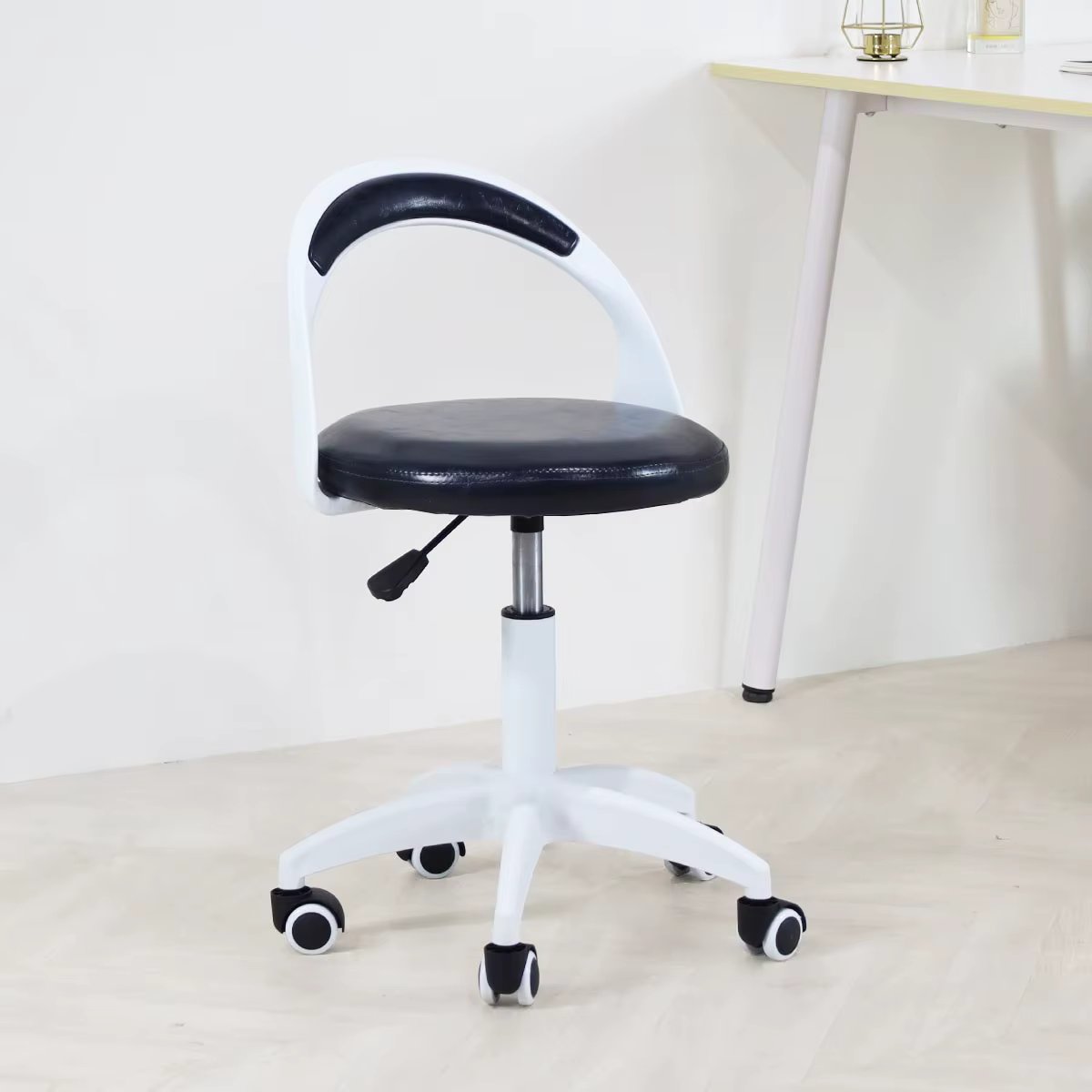 Skatsky circular rotating stool chair Medical Examination Laboratory Laboratory Counter-aid procedure nail