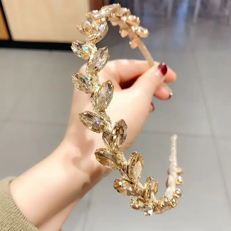 Golden crystal leaf