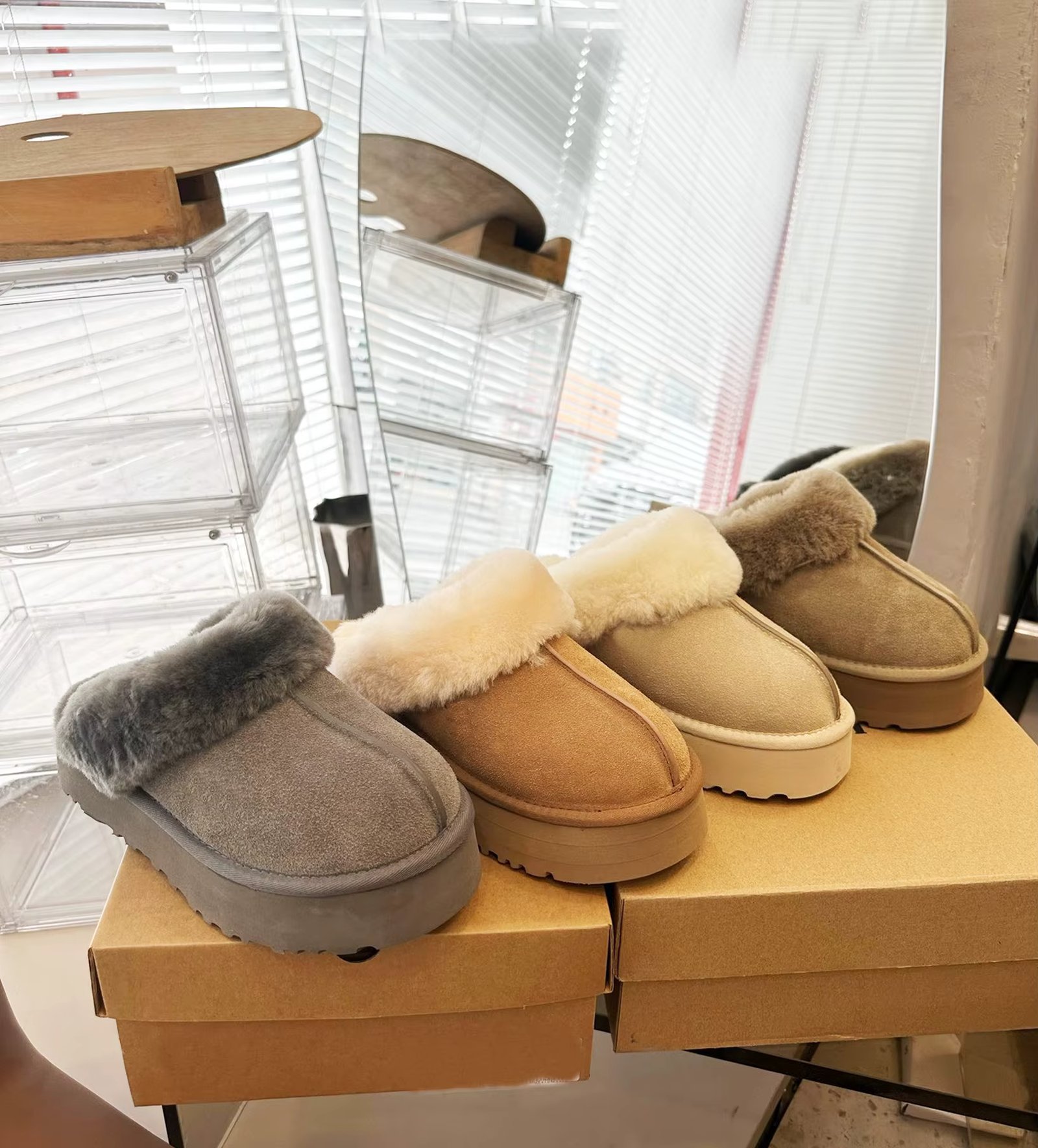 Wool slippers 2024 New Fashionable Winter Shoes Flip flops Thick bottom Warmth Integrated sheepskin and fur women Snow boots