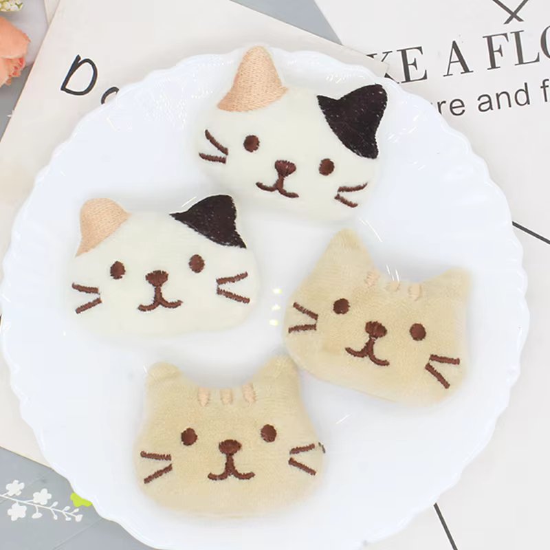 Latest Design Cat Toys with Crushed Catmint Fillings Cat Face, Cartoon Cat Head, White and Beige Available Now (A0340)