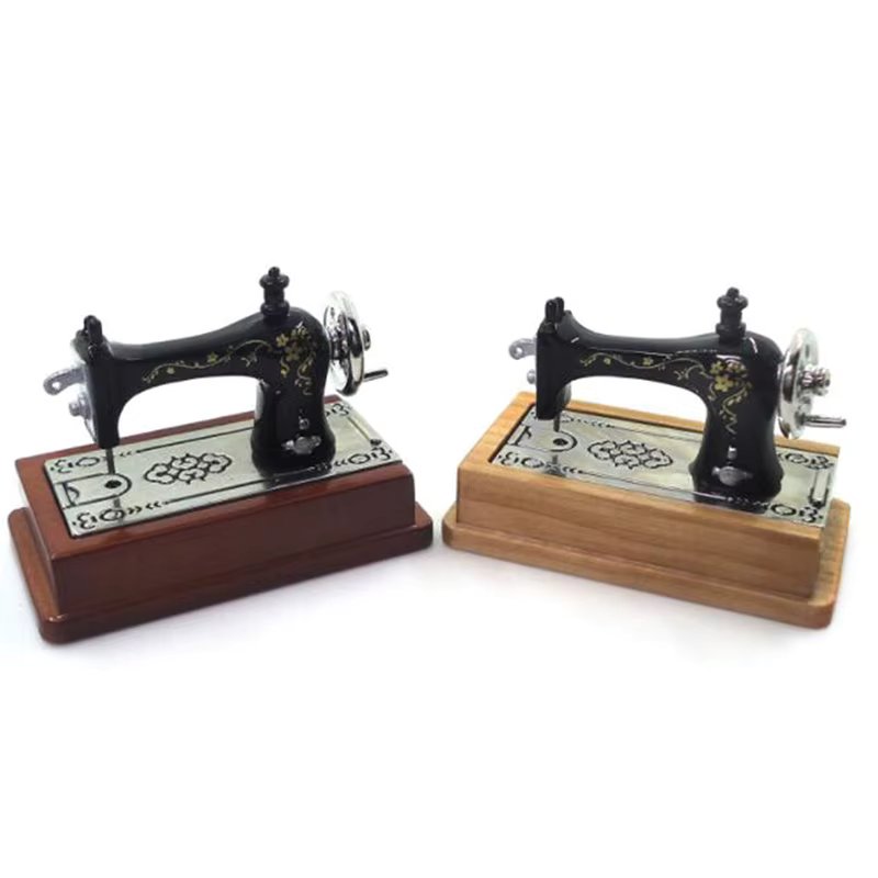 1pc Random 1:12 Dollhouse Miniature Vintage Sewing Machine Model Furniture Accessories Family retro collection ornaments