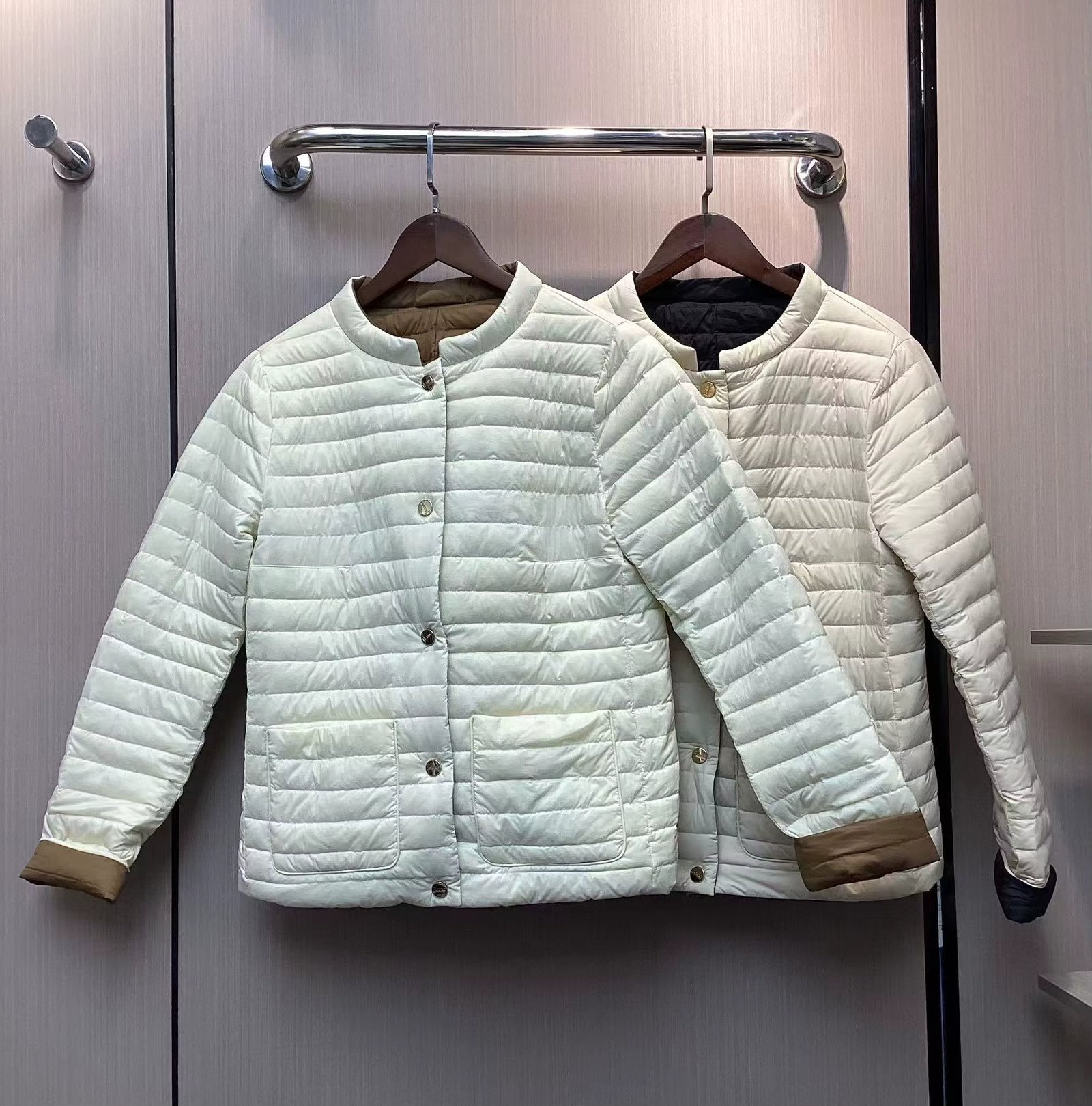 Hello, new solid color double-sided lightweight and elegant commuting down jacket