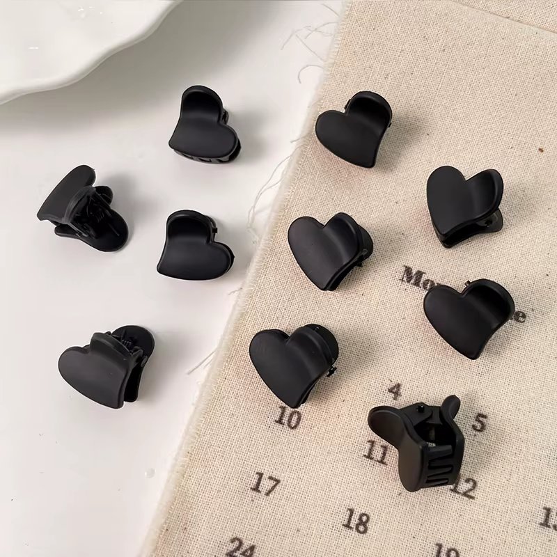 2cm Black Heart
