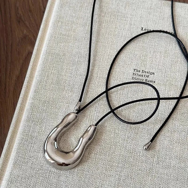 Vintage Metal U-shaped Pendant Necklaces For Women Trendy Black Long Leather Rope Adjustable Sweater Chain Jewelry Accessories