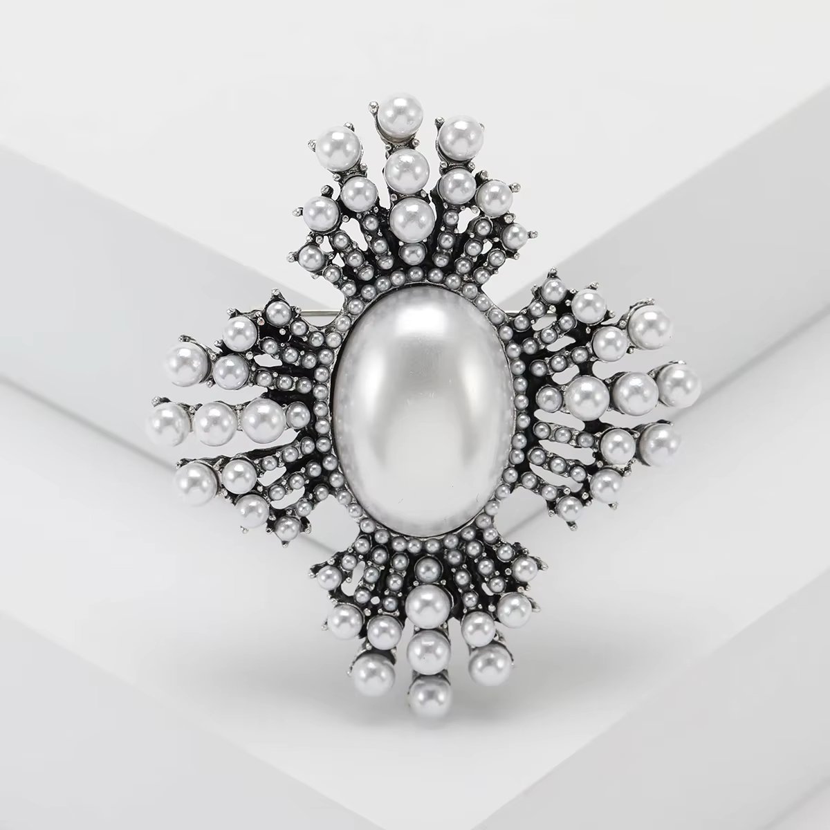 Pearl Baroque Brooches for Women Unisex Vintage Cross Pins Event Party Backpack Decoration Clothes Accessories