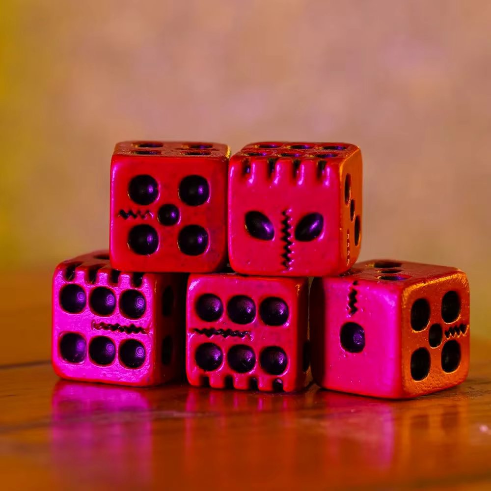 18mm 5pcs/Set Resin Red Skull Dice Statue Halloween Board Game Dice Office Desk Decor Toy Halloween Party Decoration Gift