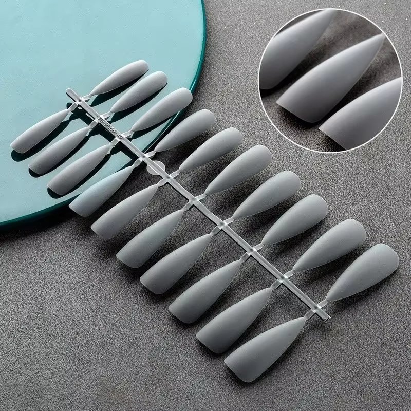 Full Cover Artificial Detachable Fake Nails Nail Art Tips Press on False Tipsy with Glue Matte Stick Designs Clear Display Set