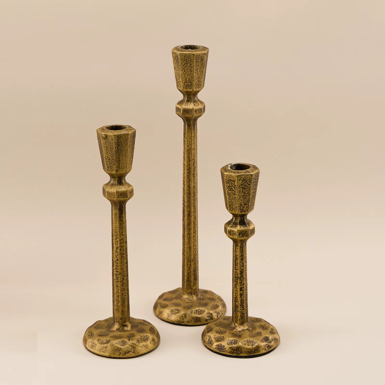 3Pcs Gold Taper Metal Iron Candle Holders Antique Brass Candlestick Mantle Fireplace Dining Table Living Room Easter Hand-Forged