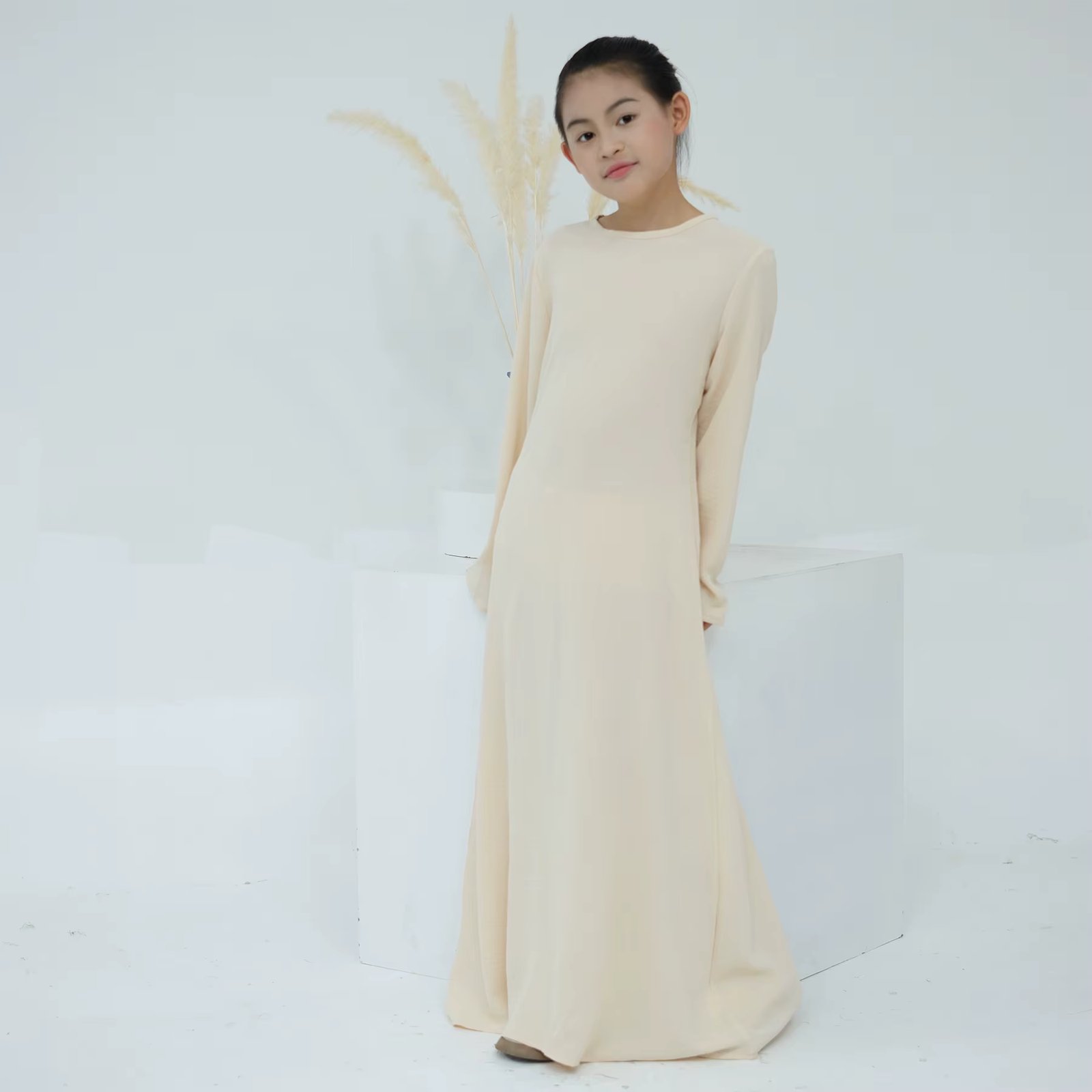 New Closed Plain Abayas For Women Kids Dubai White Black Apricot Modest Dress Abaya Muslim Kaftan Dress Robe Femme Musulmane