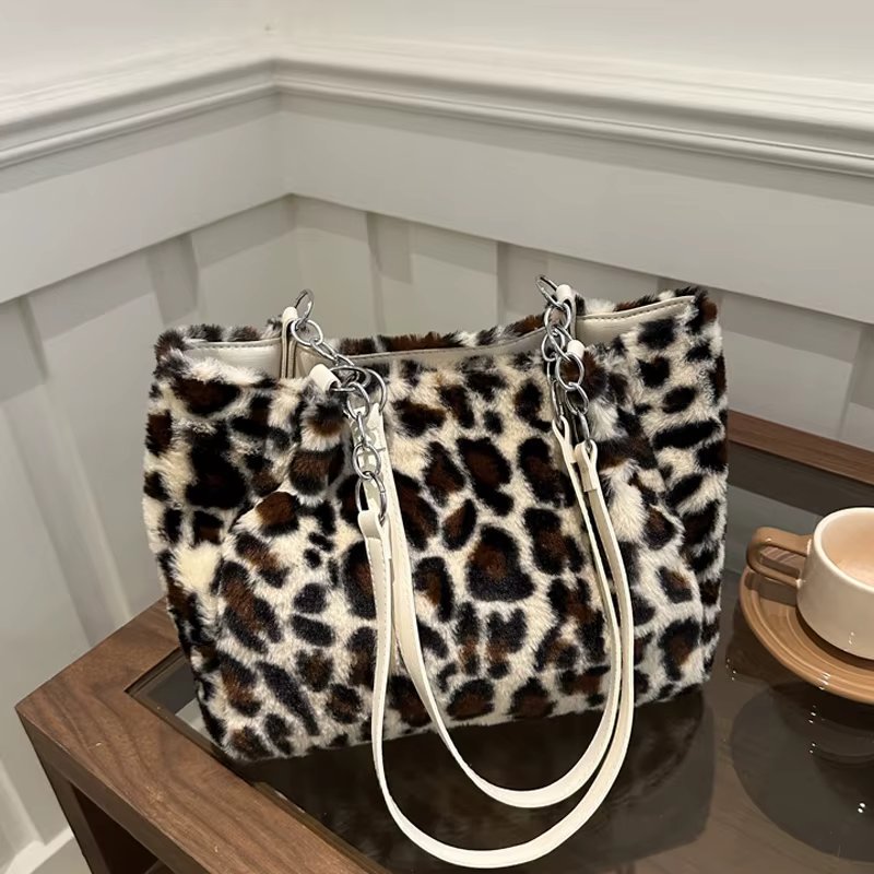 Plush Shoulder Underarm Handbag Women Leopard Tote Bags Lady Luxury Fluffy Shoulder Bag Chain Large Capacity Commuter Handle Bag