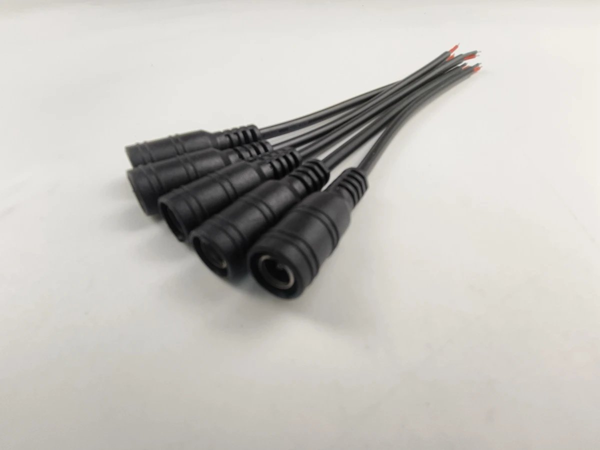 5 Female  black