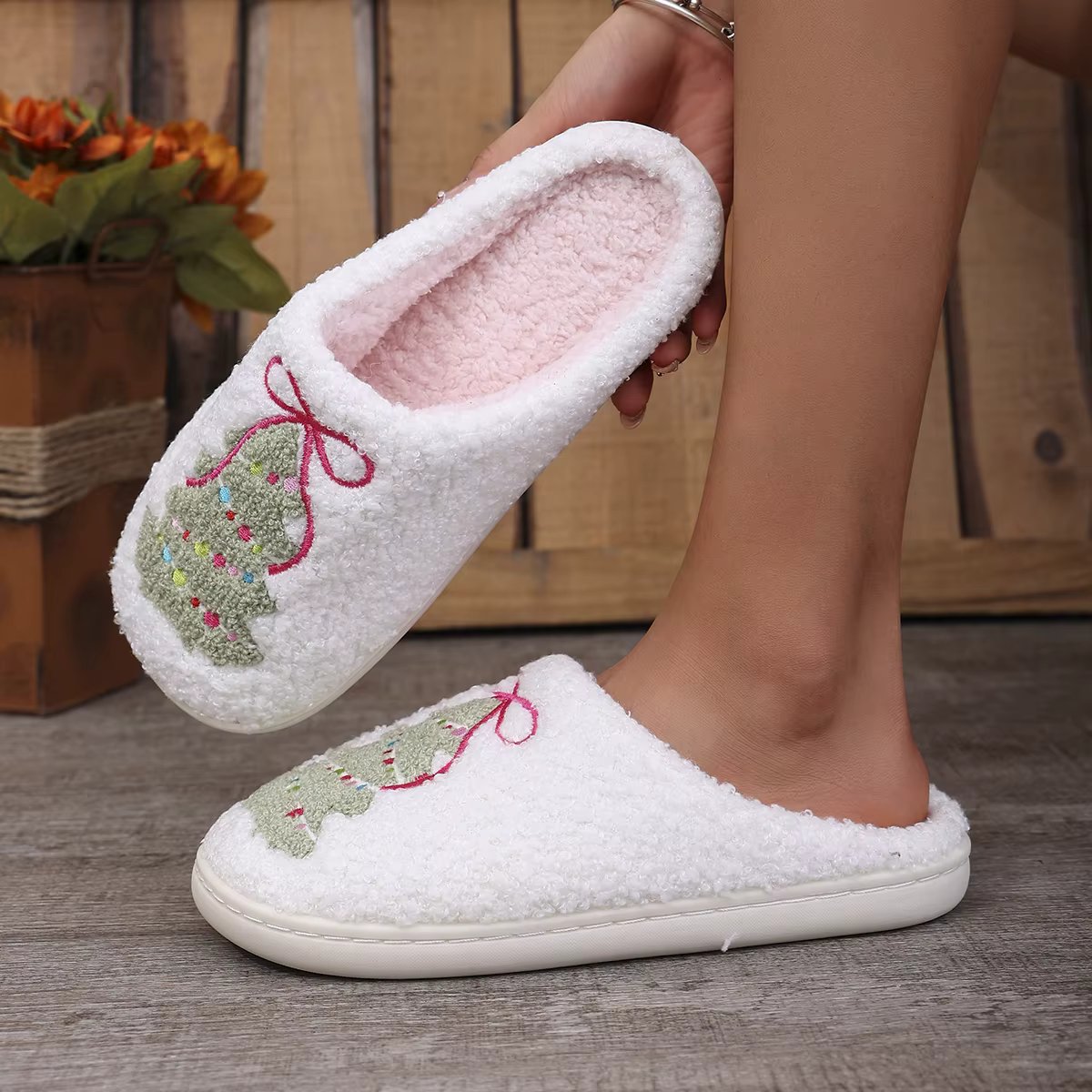 x'mas slippers Winter Warm Closed Toe Fuzzy Christmas Tree Pattern Slippers Cozy Soft Sole Plush Home Flat Floor Shoes
