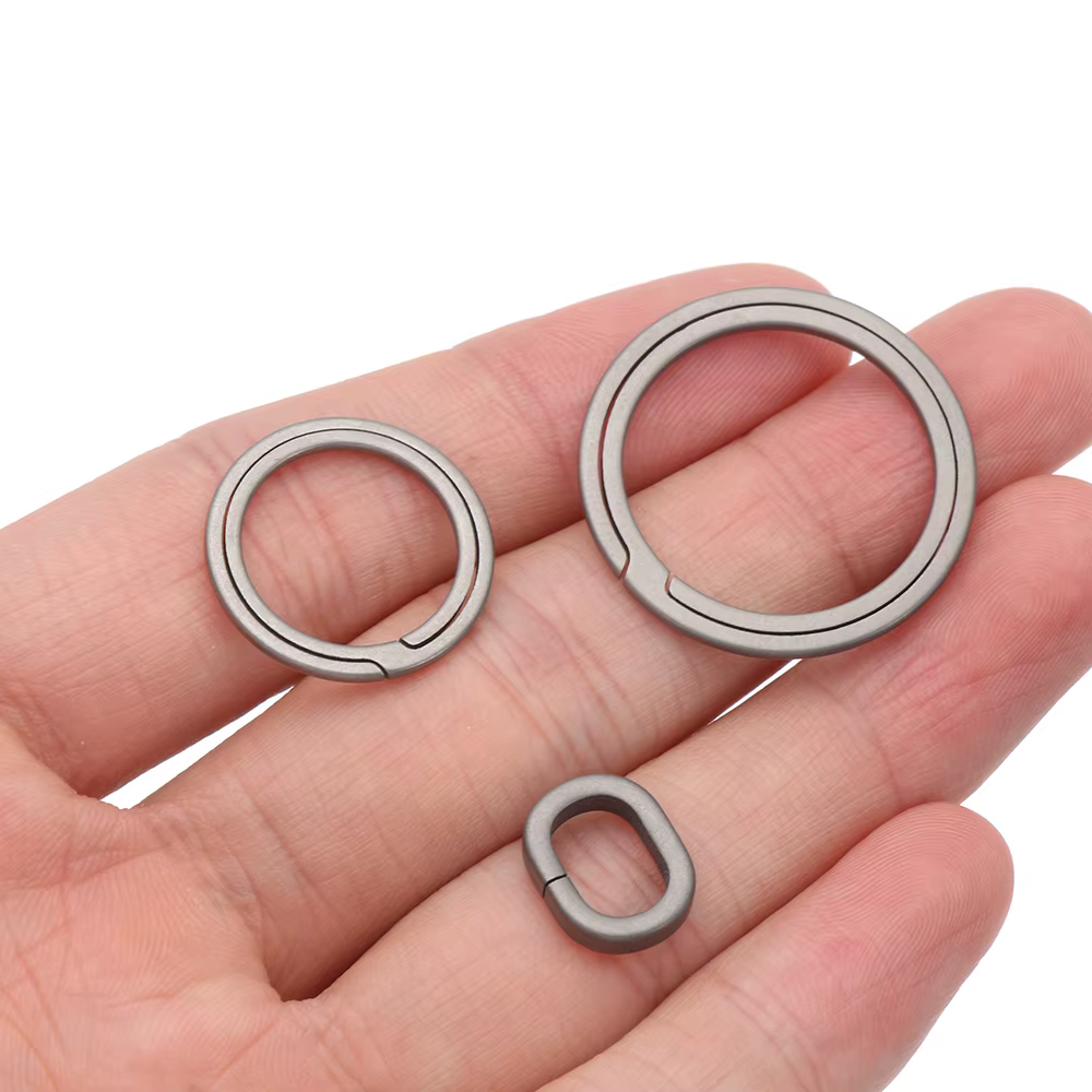 1Pc New Titanium Key Ring Super Lightweight Keychains Buckle Pendant Man Car Keychain Male Creativity Gift Outdoor Tool