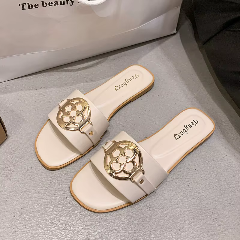 2025 Summer New Women Metal Decoration Slippers Low Heel Sexy Sandals Indoor Outdoor Walking Fashion Show Women Slippers