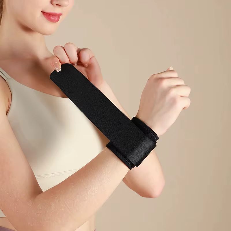 1 Piece Adjustable Lightweight Wrist Support for Weightlifting Squat Kettlebell
