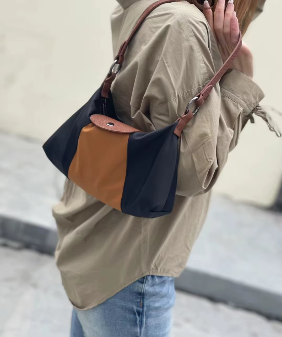 New Colorful Waterproof Fabric with Top Layer Leather Shoulder Bag for Women