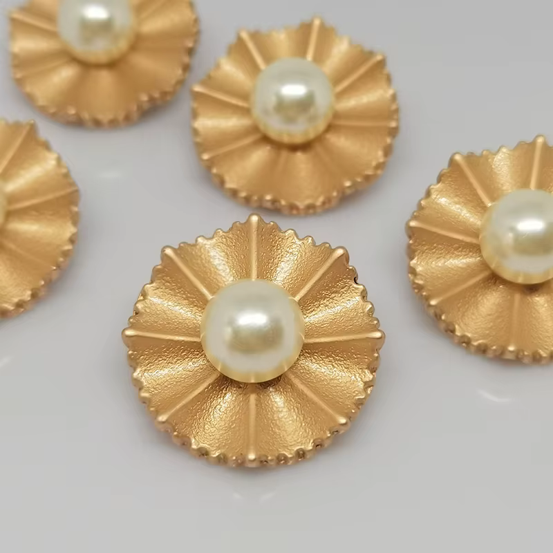 25MM Large Gold Flower Pearl Buttons Of Clothing High Quality Luxury Fashion Decor Button Of Women Coat Sewing Accessories DIY