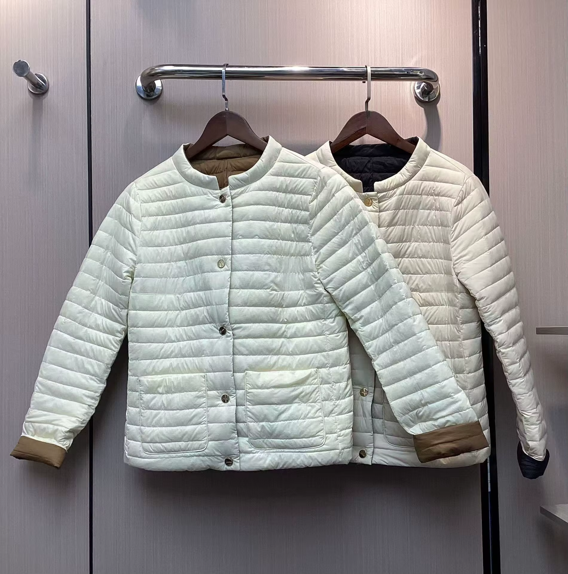 Hello, new solid color double-sided lightweight and elegant commuting down jacket