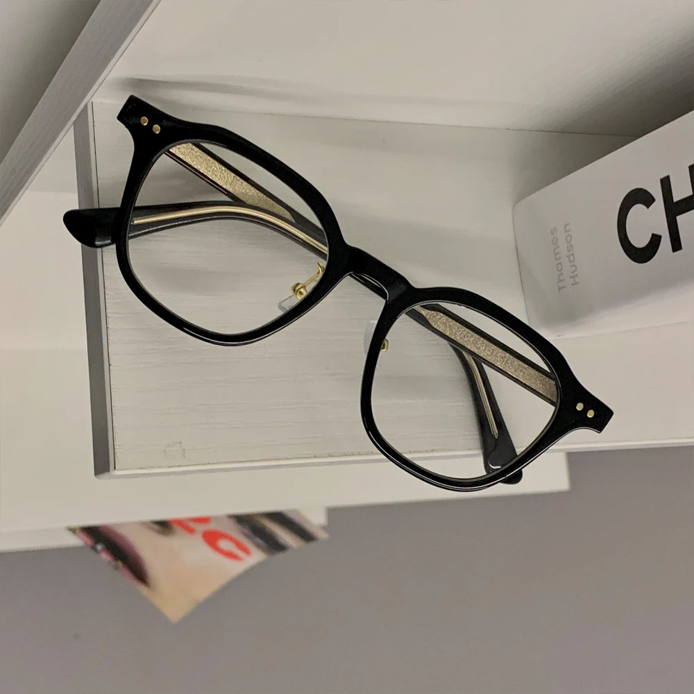 Black Case + Additional Glasses Cleaning Cloth