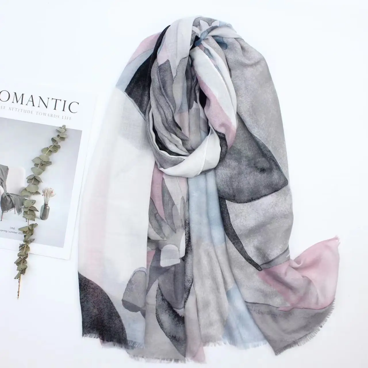 GRAY