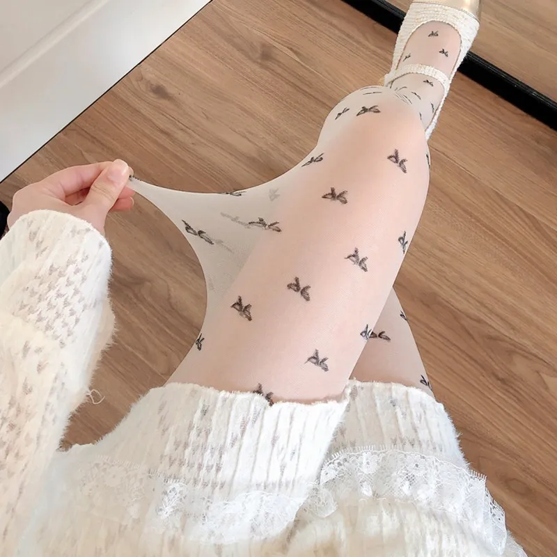 Milk white-bow