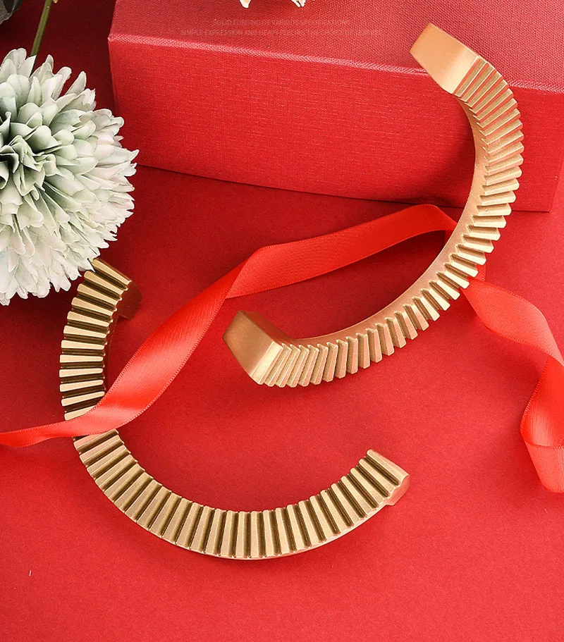 1 pair New Textured Brass Semi-Circle Cabinet Handle Wardrobe Pull Wine Book Cabinet Knob Round Furniture Door Handles