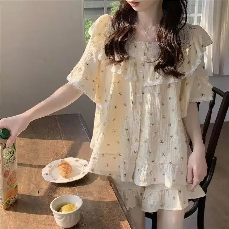 883